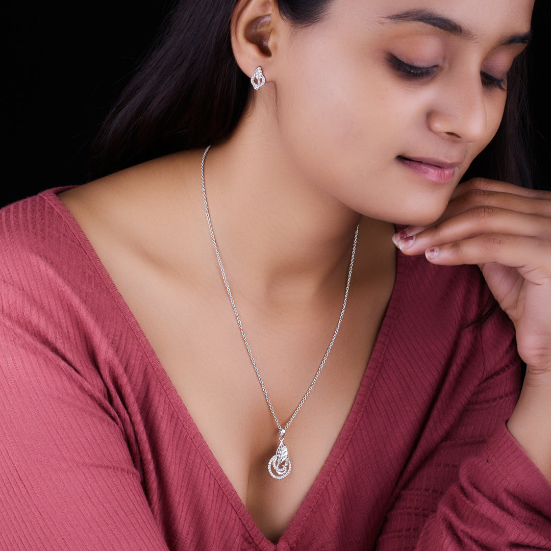 Silver Teardrop Pendant Necklace