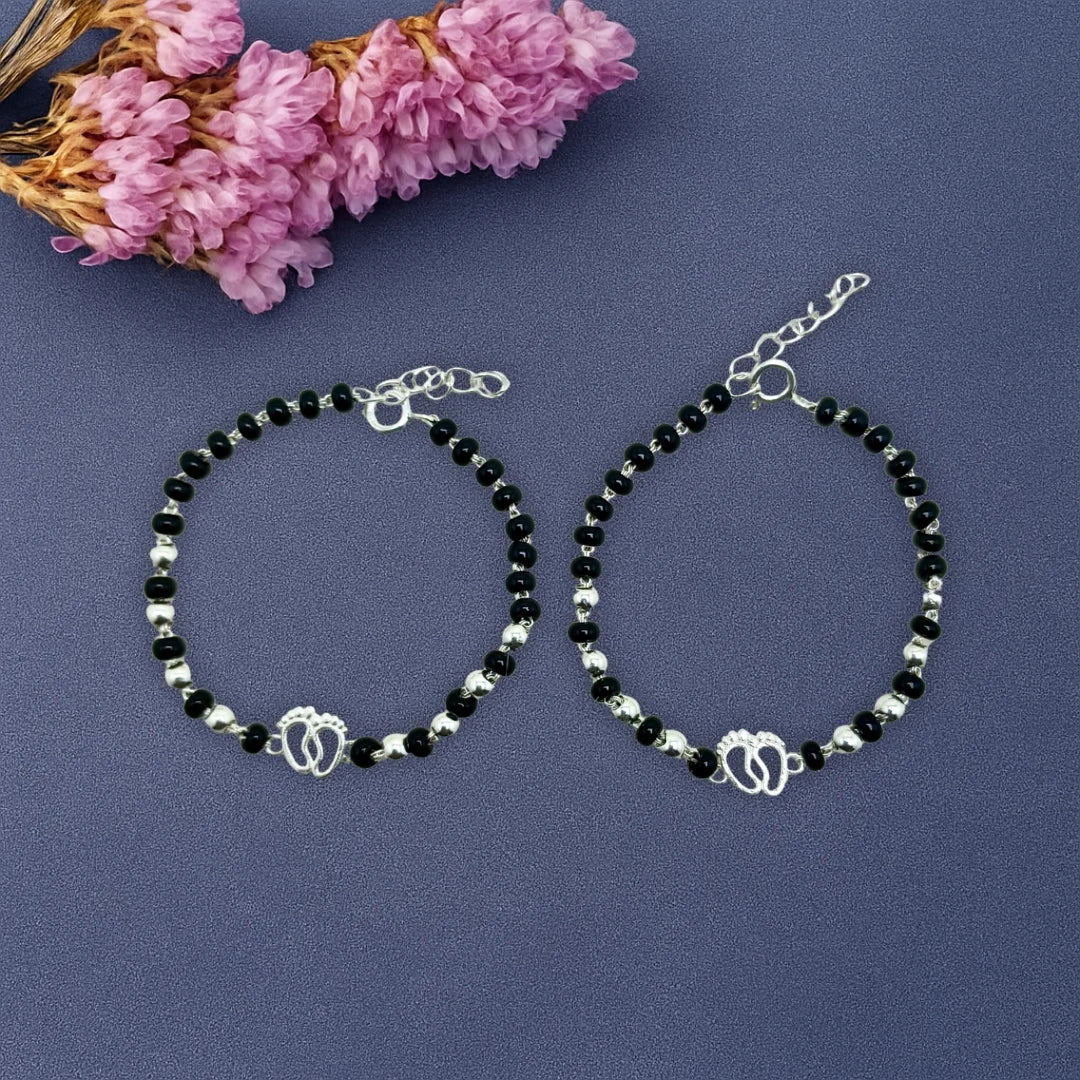 925 Silver Kids Bracelet with Baby Feet Charm & Black Beads (Adjustable)