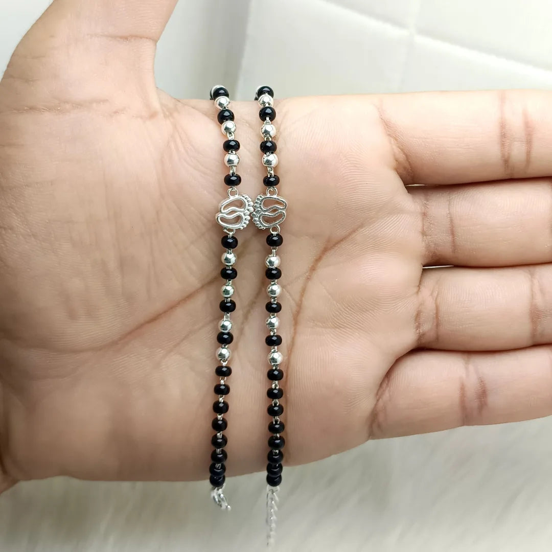 925 Silver Kids Bracelet with Baby Feet Charm & Black Beads (Adjustable)